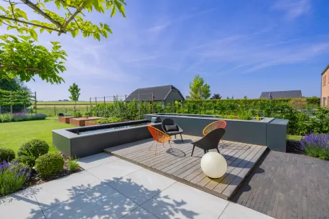 Warisoulx : Aménagement extérieur élégant alliant nature et design