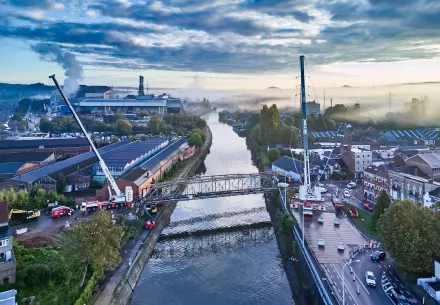 Démolition d'une passerelle cyclo-piétonne de 75 tonnes 