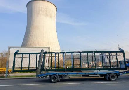 Guisse fabrique et place une barrière inédite à la centrale nucléaire