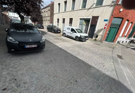 Pose de câbles électriques et pavage dans le centre-ville